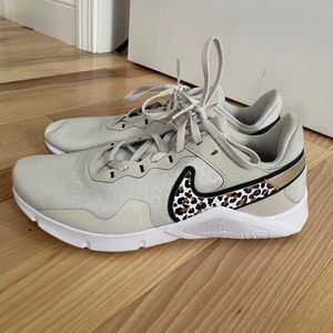 Nike - Legend Essential 2 Training Sneaker